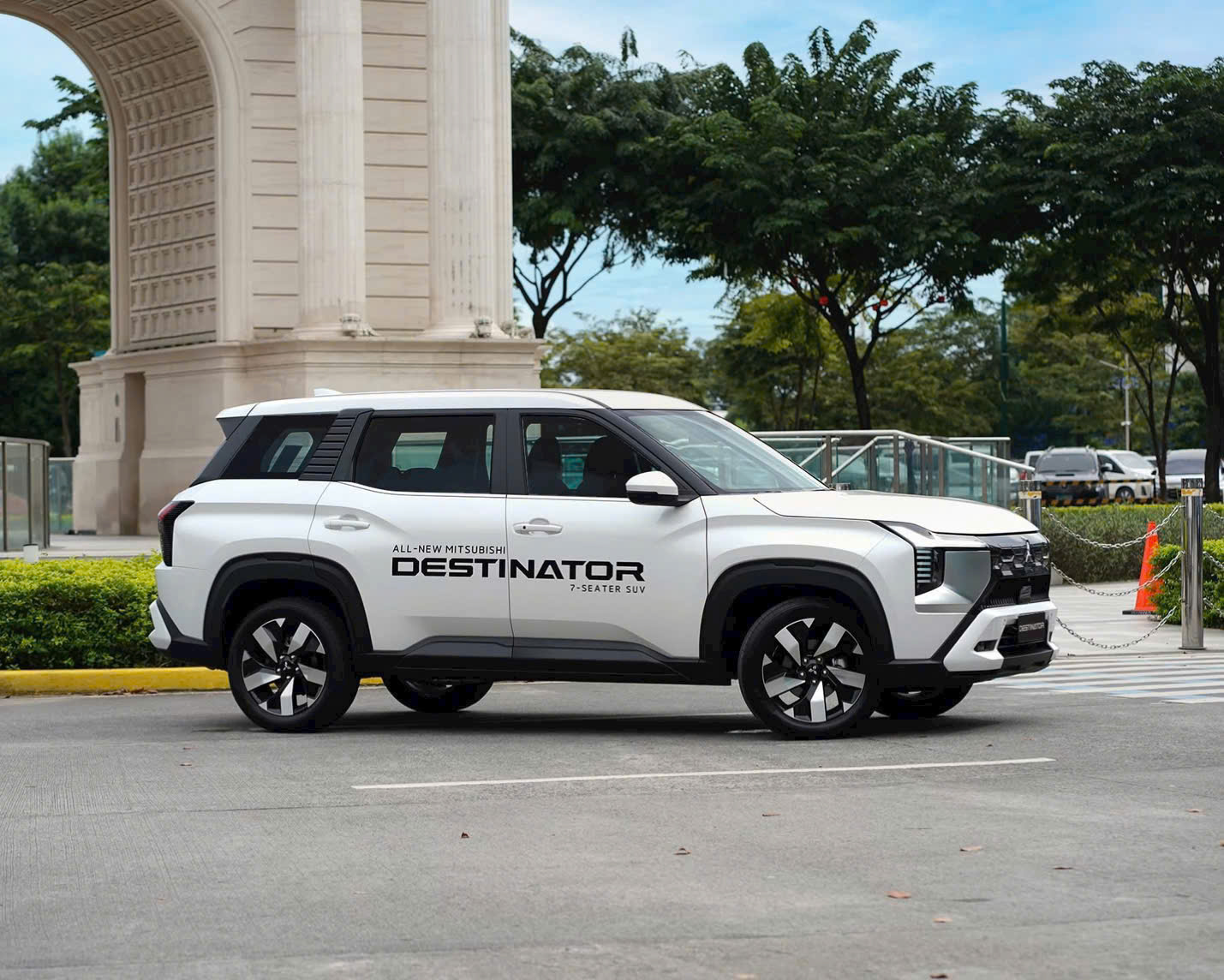 Mitsubishi Destinator